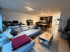 GIJZEGEM - Gelijkvloers appartement met tuin en staanplaats.