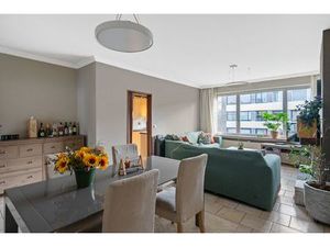 Instapklaar 2-slaapkamerappartement met zonnig terras