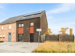 Huis te koop in Oostrozebeke met 5 slaapkamers