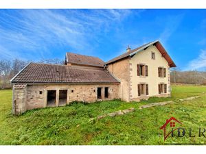 Ancienne ferme à rénover avec grange et terrain