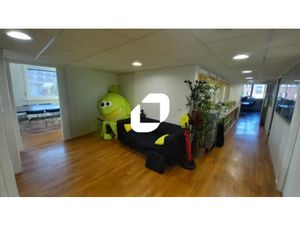 A LOUER  FACE AU METRO