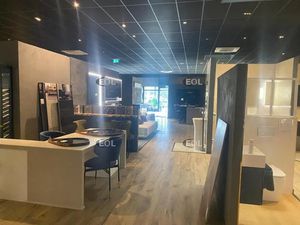 Local d'activité avec showroom de 570 m² à louer à Servon (77)