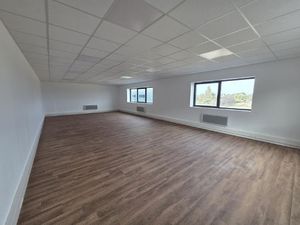 Location commerce 367 m² à Saint-Barthélemy-d'Anjou (49124)
