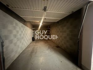 Garage à louer avec porte motorisée