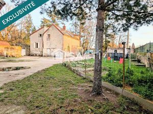 Maison 107 m²  3 chambres dépendances 11 hectares.