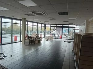 Exceptionnel emplacement - A louer Local commercial Vannes 492 m2