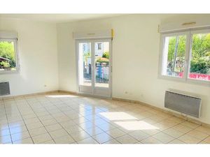 Location appartement  m² T-3 à Condé-Sainte-Libiaire  1 025 €