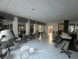 LOCAL A VENDRE - LYON 8eme - AXE COMMERCANT