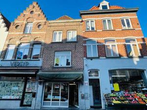 Brugge centrum Smedenstraat Ruim handelspand met woonst...