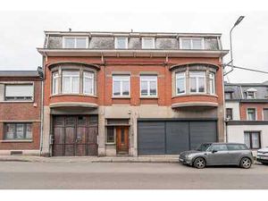 Immeuble de rapport : 1 commerce  4 appartements  1 entrepôt