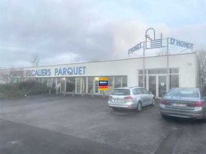 UNIEKE COMMERCIËLE LOCATIE 1.100 M2 MET PARKING