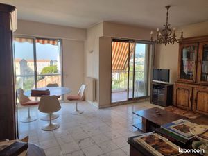 Cimiez - Spacieux 4 pièces  avant-dernier étage  vue mer et jardins