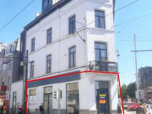 TOP GELEGEN COMMERCIEEL PAND HOEKLOCATIE