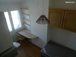 Studette meublée place de Martroi