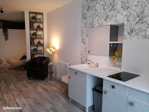 F2 Meublé charges comprises