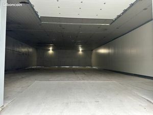 Entrepôt 220 m2