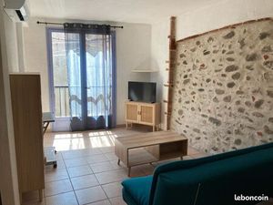 Maison de village rénovée avec garage et terrasse