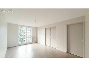 Type 4 refait à neuf de 73 m² - à côté du tram