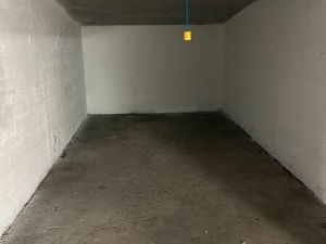 Garage/box en sous-sol fermé
