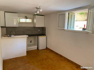 Studio calme avec jardinet entre sol