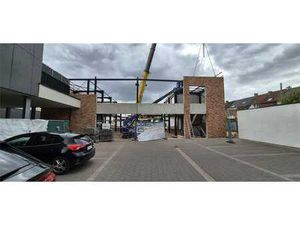 MULTIFUNCTIONEEL COMMERCIEEL GEBOUW INCL. PARKING