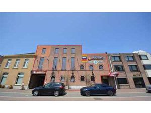 Uniek commercieel gebouw te huur in hartje Herzele – voor...