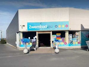 MODERNE BAANWINKEL MET PARKING