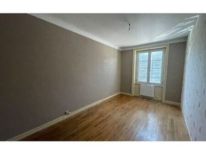 Location appartement  102.71 m² T-3 à Saint-Junien  550 €