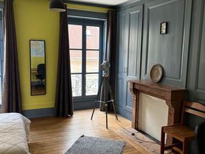 A LOUER APPARTEMENT ANCIEN 50m2 PLEIN CENTRE VILLE de BESANCON
