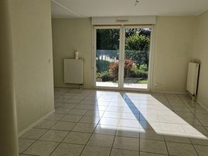 Appartement 3 pièces  69 m2  orienté Est  Sud et Ouest proche commerces