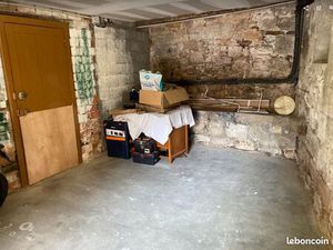 Particulier loue à Figeac un emplacement Moto ou Vélo dans garage fermé