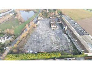 Buitenopslag (6200m²) en opslagruimte (400m²) te huur in ...