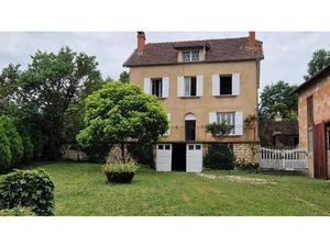 Maison de village 6 pièces dont 4 chambres  jardin et Hangar à t