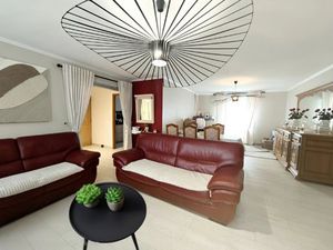 Maison 3 chambres  double garage  jardin et terrasse à Boulange