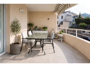 MAGINIFIQUE T4 CLARET TERRASSE + STATIONNEMENT