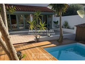 Maison d'inspiration minorquine avec jardin paysagé