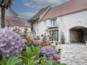 Le corps de ferme rénové avec jardin sans vis-à-vis