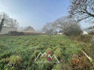 GUENROUET en village  Terrain à bâtir d'environ 670m2