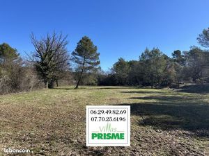 Terrain 1 500 m² Pourrieres