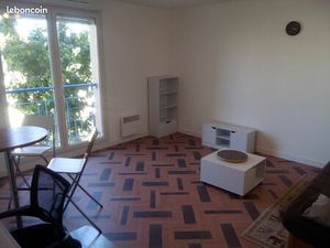 Studio meublé lumineux avec parking – Laon ville basse – proche gare