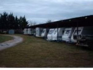 Location emplacement garage boxe caravane beateau