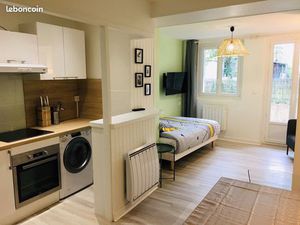 Riom Studio 24m2 meublé rénové + terrasse 10m2