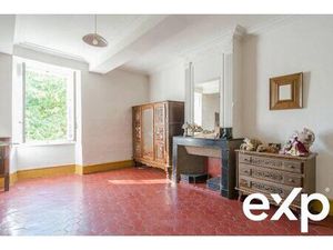 Batisse de 373 m2 avec garage et locaux commerciaux- Idéal inv