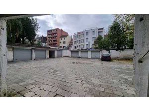 Ensemble composé de 10 box  un entrepôt et 2 emplacements.