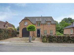 Belle villa avec 4 chambres à Dworp