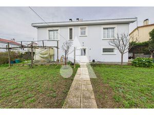 BOURG SOUS LA ROCHE - Maison de 97 m² habitable + Sous sol + Véranda