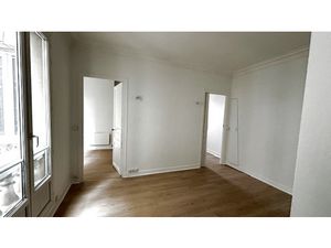Appartement de 3 pièces - 37.28 m2  8 place Robert Belvaux 9