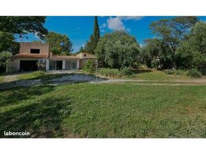 Mazet familial / Maison en pleine nature – Terrain arboré de 1500 m² – Rare à Nîmes