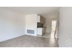 Appartement à louer - 2 pièces - 35 m2 - Melun - 77 - ILE-DE-FRANCE
