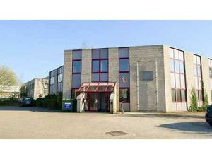 Bureau prêt à l'emploi à louer dans la zone industrielle de